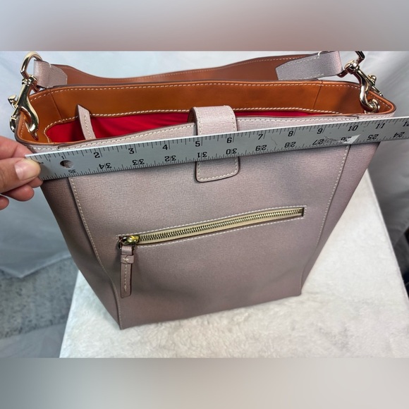 Dooney & Bourke Pink Shoulder Bag with Classic Elegance 🦢🤍 - Picture 10 of 14